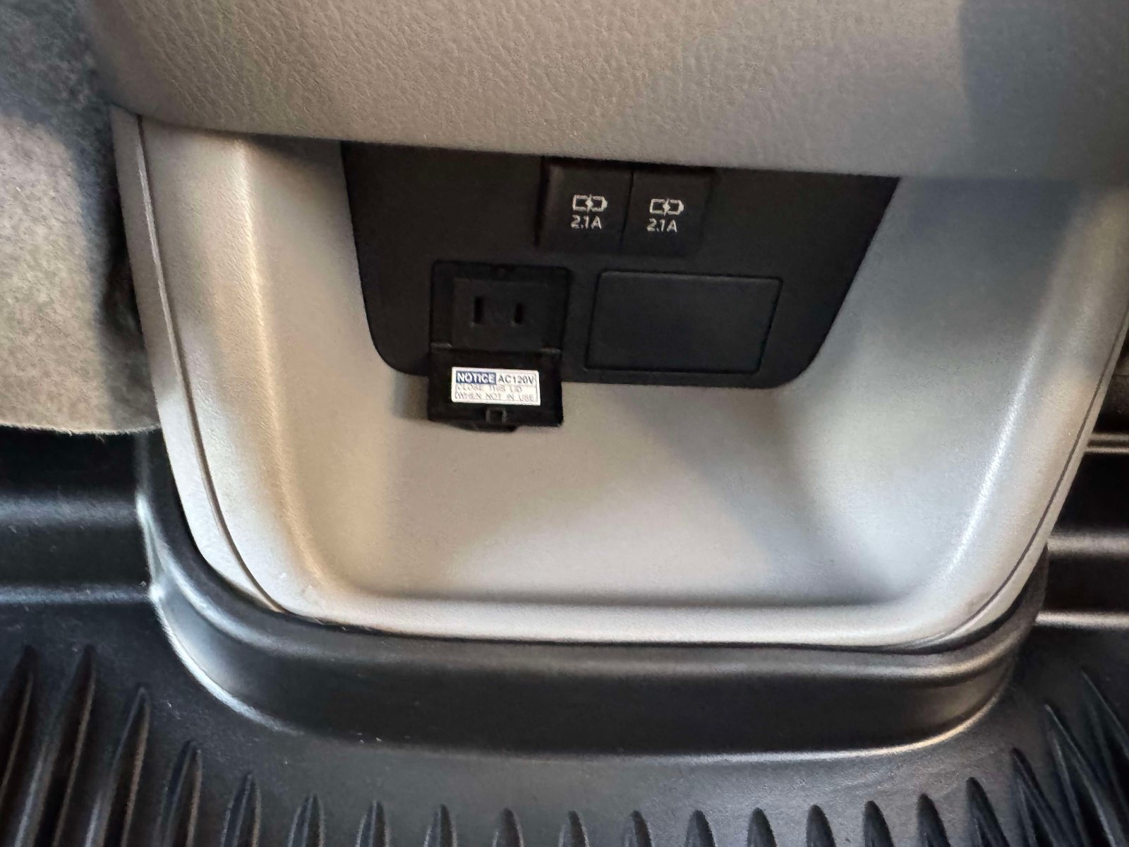 Used 2018 Toyota Highlander XLE AWD/4WD image 22