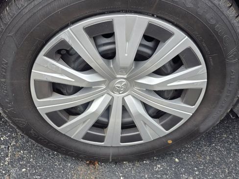 Used 2023 Toyota Camry LE FWD image 10