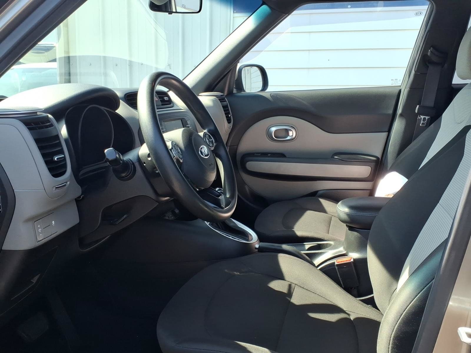 Used 2017 Kia Soul FWD image 8
