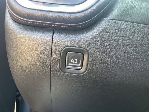 Used 2021 GMC Sierra 1500 AT4 w/ AT4 Premium Package AWD/4WD image 13