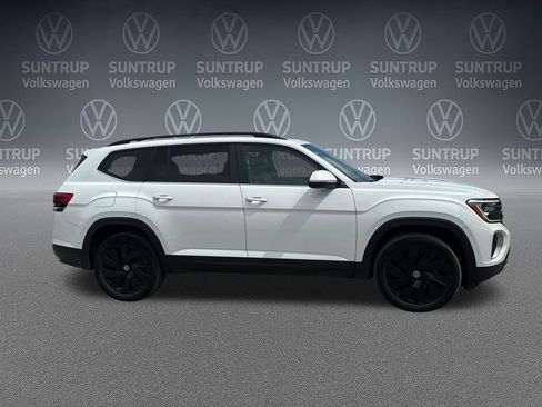 Used 2024 Volkswagen Atlas SE w/ Panoramic Sunroof Package FWD image 37