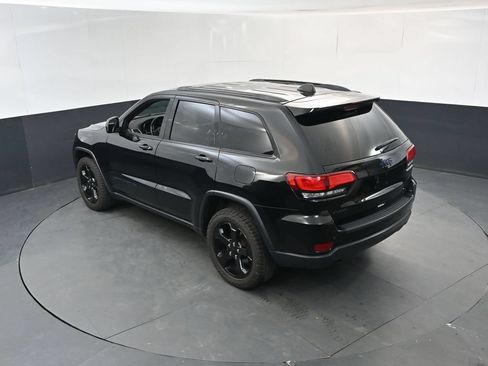 Used 2019 Jeep Grand Cherokee Laredo AWD/4WD image 31