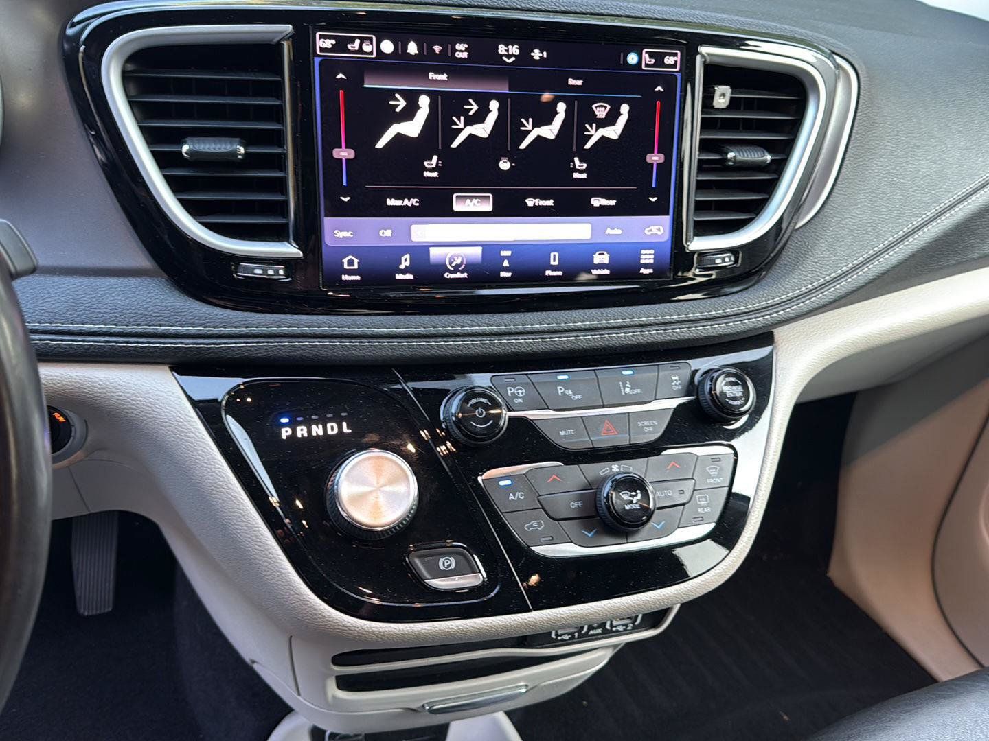 Used 2022 Chrysler Pacifica Touring-L w/ Uconnect Theater Family Group FWD image 15