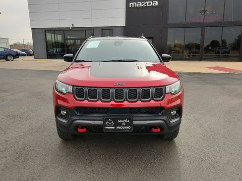 Used 2025 Jeep Compass Trailhawk AWD/4WD image 2