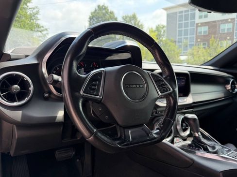 Used 2019 Chevrolet Camaro LT RWD image 9