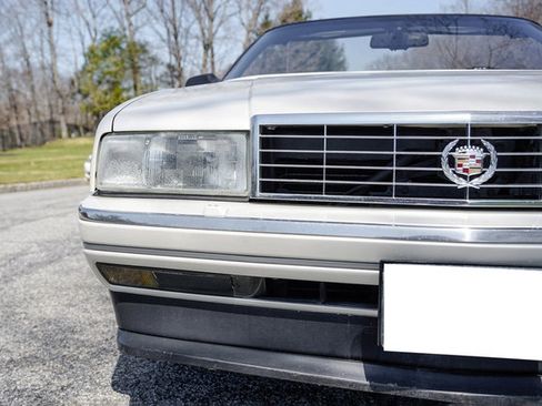 Used 1993 Cadillac Allante FWD image 66