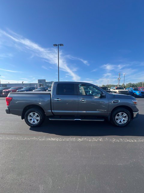 Used 2017 Nissan Titan SV AWD/4WD image 4