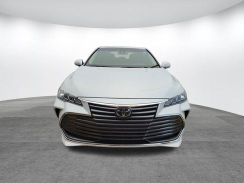 Used 2020 Toyota Avalon XLE w/ Moonroof Package image 2