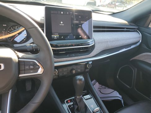 Used 2023 Jeep Compass Latitude image 20