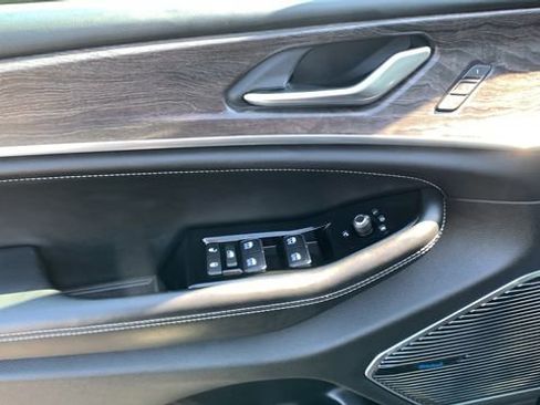 Used 2023 Jeep Grand Cherokee L Overland image 10