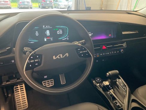 New 2025 Kia Niro EX Touring image 14