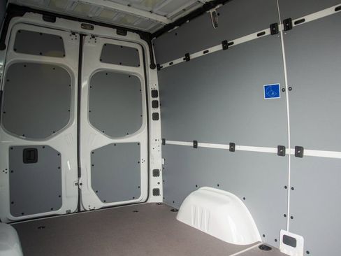 Used 2025 Mercedes-Benz Sprinter 2500 image 37