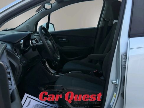 Used 2020 Chevrolet Trax LS w/ Tint and Cruise Package FWD image 9