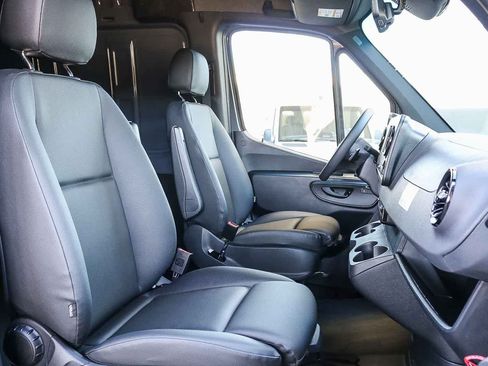 Used 2024 Mercedes-Benz Sprinter 2500 image 16