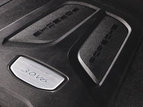 Used 2023 Porsche Cayenne Platinum Edition AWD/4WD image 20