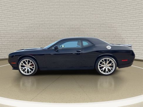 Used 2019 Dodge Challenger SXT image 8