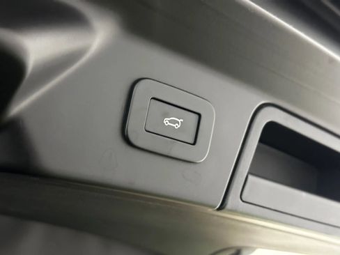 Used 2023 Land Rover Range Rover Velar R-Dynamic S image 14