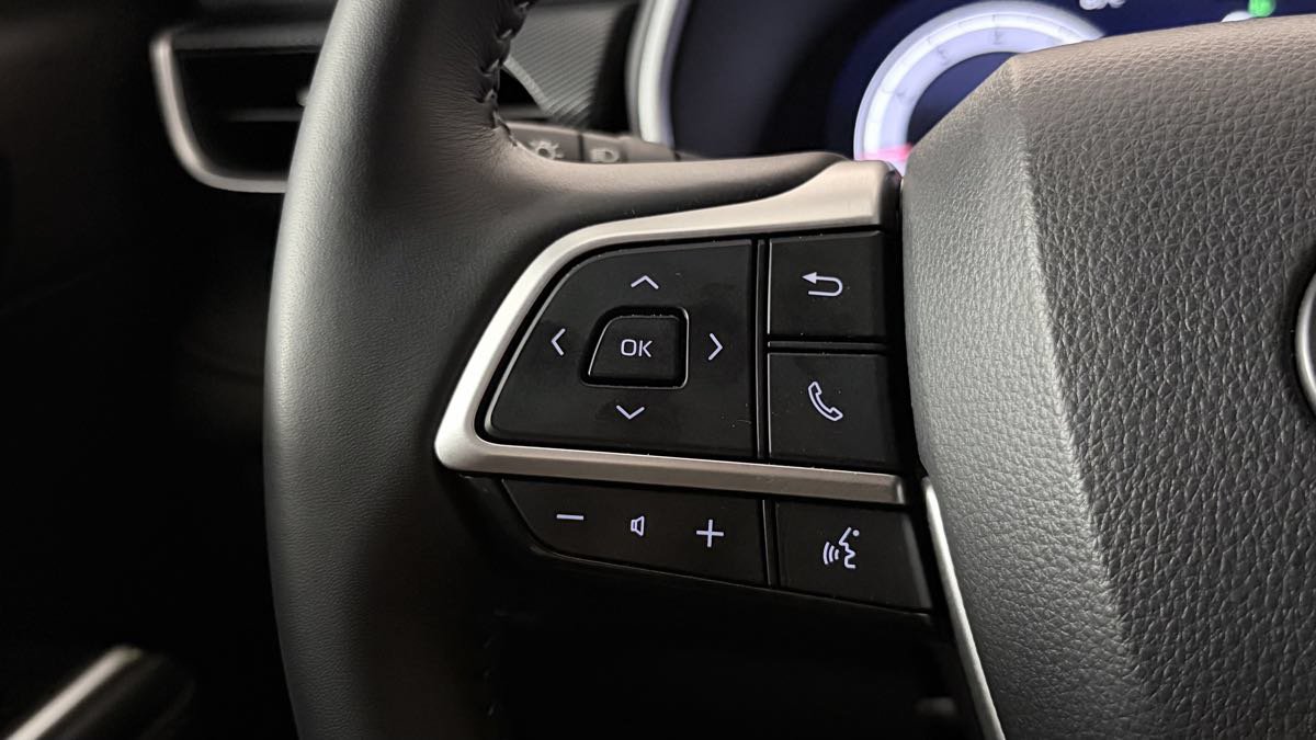Used 2025 Toyota Highlander XSE AWD/4WD image 19