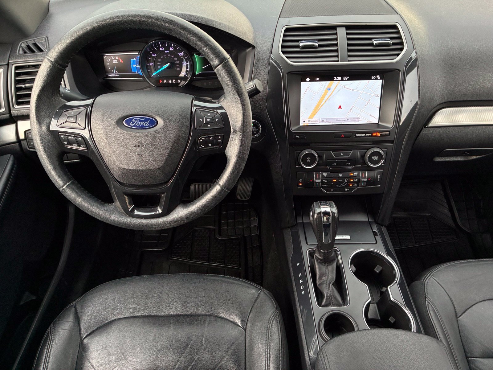 Used 2018 Ford Explorer XLT w/ Equipment Group 202A FWD image 19