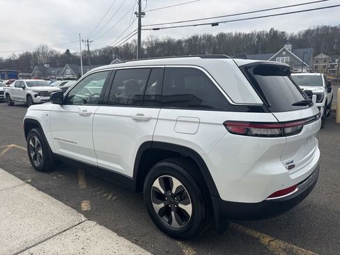 Used 2022 Jeep Grand Cherokee Limited 4xe w/ MOPAR Finishing Package image 11