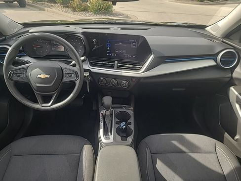 Used 2024 Chevrolet Trax LS w/ LS Convenience Package FWD image 13
