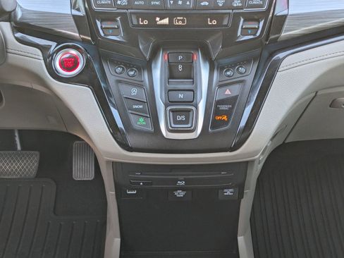 Used 2024 Honda Odyssey Elite image 23