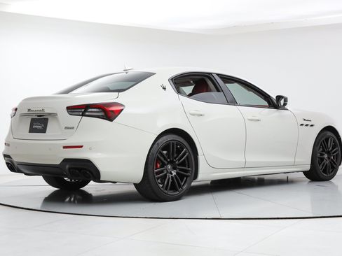 Certified 2023 Maserati Ghibli Modena RWD image 5