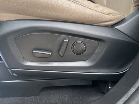 Used 2023 Ford Explorer Limited image 19