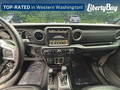 Used 2023 Jeep Wrangler Unlimited Sahara w/ Cold Weather Group AWD/4WD image 13