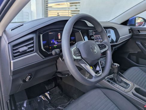 Used 2022 Volkswagen Jetta S image 2