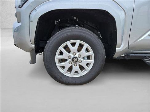Used 2025 Toyota Tacoma SR5 AWD/4WD image 21