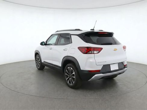 Used 2024 Chevrolet TrailBlazer LT FWD image 3