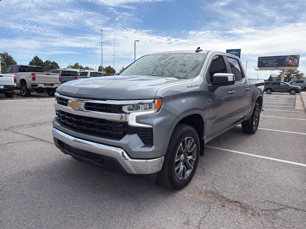 Used 2025 Chevrolet Silverado 1500 LT AWD/4WD image 7