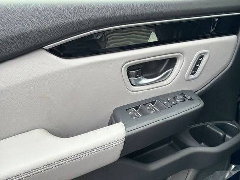 New 2025 Honda Pilot Touring image 38