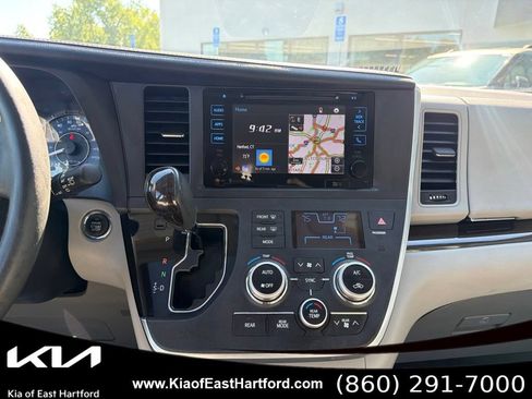 Used 2017 Toyota Sienna XLE w/ XLE Navigation Package FWD image 26