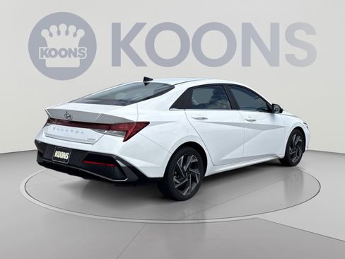 Certified 2024 Hyundai Elantra Limited FWD image 7