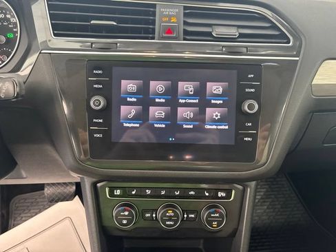 Used 2018 Volkswagen Tiguan SE w/ 3rd Row Seat Package AWD/4WD image 5