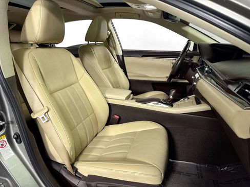 Used 2016 Lexus ES 350 w/ Ultra Luxury Package image 36