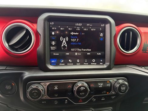 Used 2020 Jeep Gladiator Rubicon AWD/4WD image 11