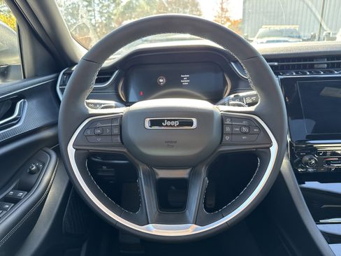 New 2025 Jeep Grand Cherokee L Laredo w/ Luxury Tech Group I image 30