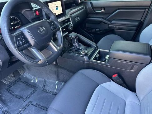 Certified 2025 Toyota Tacoma TRD Off-Road AWD/4WD image 12