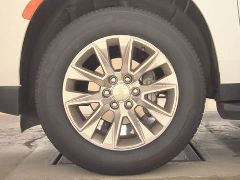 Used 2023 Chevrolet Suburban Premier RWD image 7