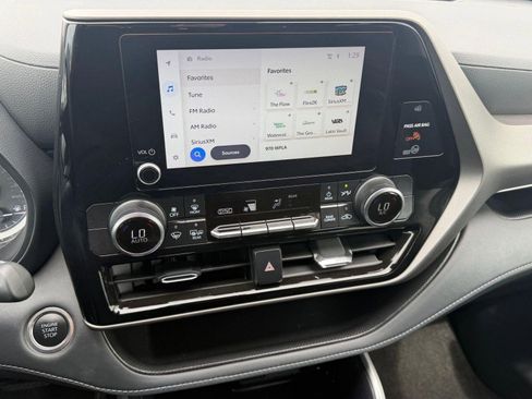 Used 2025 Toyota Highlander LE image 24