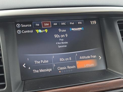 Used 2017 Nissan Pathfinder Platinum image 11