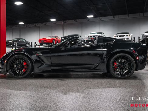 Used 2017 Chevrolet Corvette Z06 RWD image 2