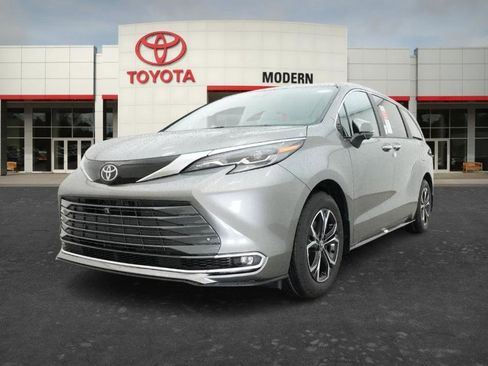 New 2026 Toyota Sienna Platinum AWD/4WD image 3