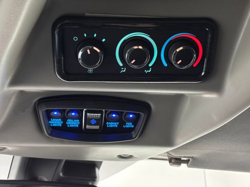 Used 2024 GMC Savana 2500 Extended w/ Driver Convenience Package RWD image 32