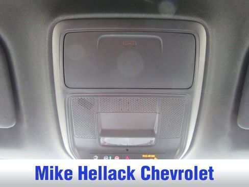 Used 2025 Chevrolet Traverse LT image 12