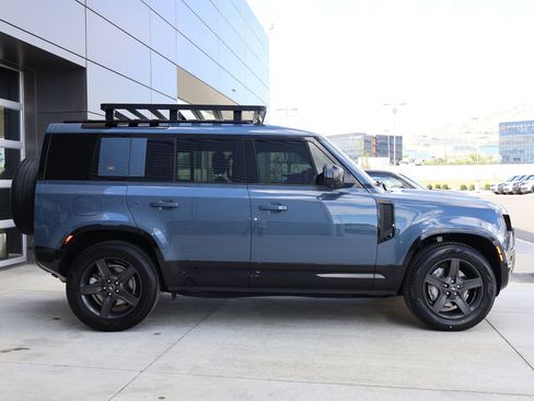 Certified 2022 Land Rover Defender 110 X-Dynamic SE AWD/4WD image 5