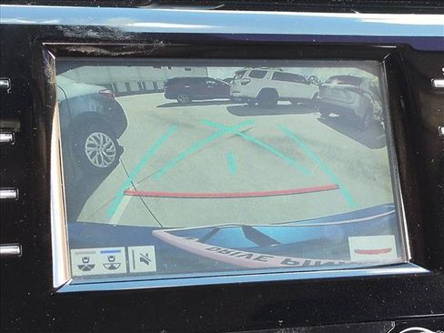 Used 2019 Toyota Camry SE w/ Convenience Package FWD image 9